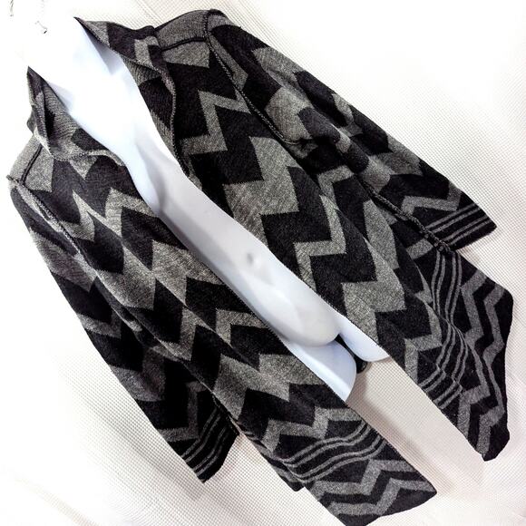 TORRID! BLACK & MARLED GRAY ZIG-ZAG, OUTSIDE SEAM, DUSTER HOODIE SWEATER! SZ 3X - Picture 1 of 9